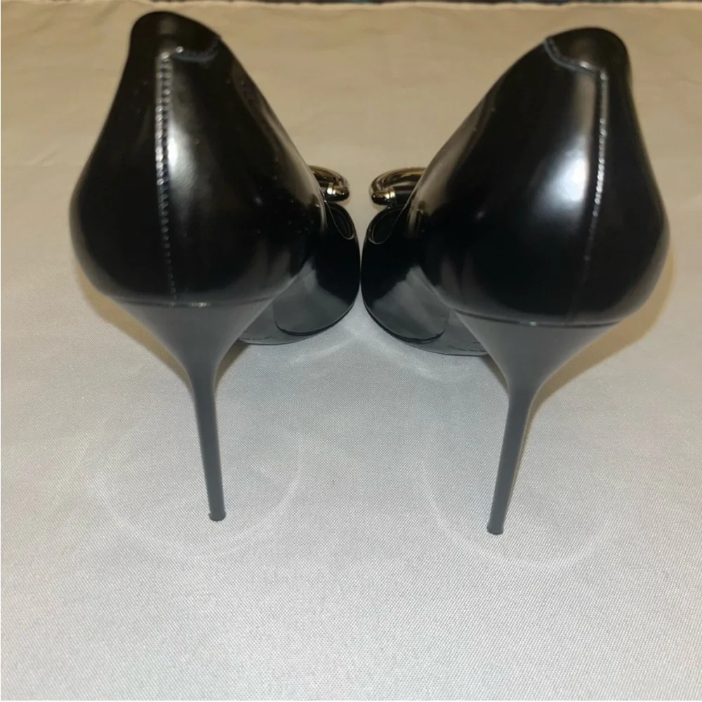 Burberry Flanagan Black Patent Leather Silver D-Ring Heeled Pumps Size 9 (39)